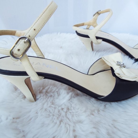 Vintage Chanel Bi-Color Ankle Buckle Sandals - Picture 16 of 16